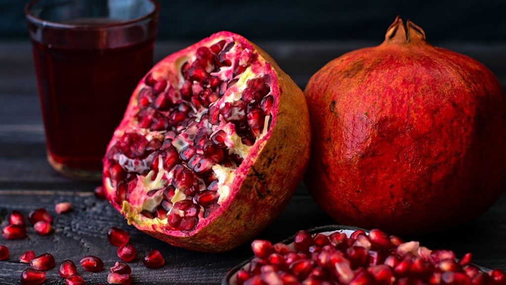 الرمان - عشرة أطعمة أساسية تخفض من ضغط الدم - pomegranate - 10 hypertension foods 